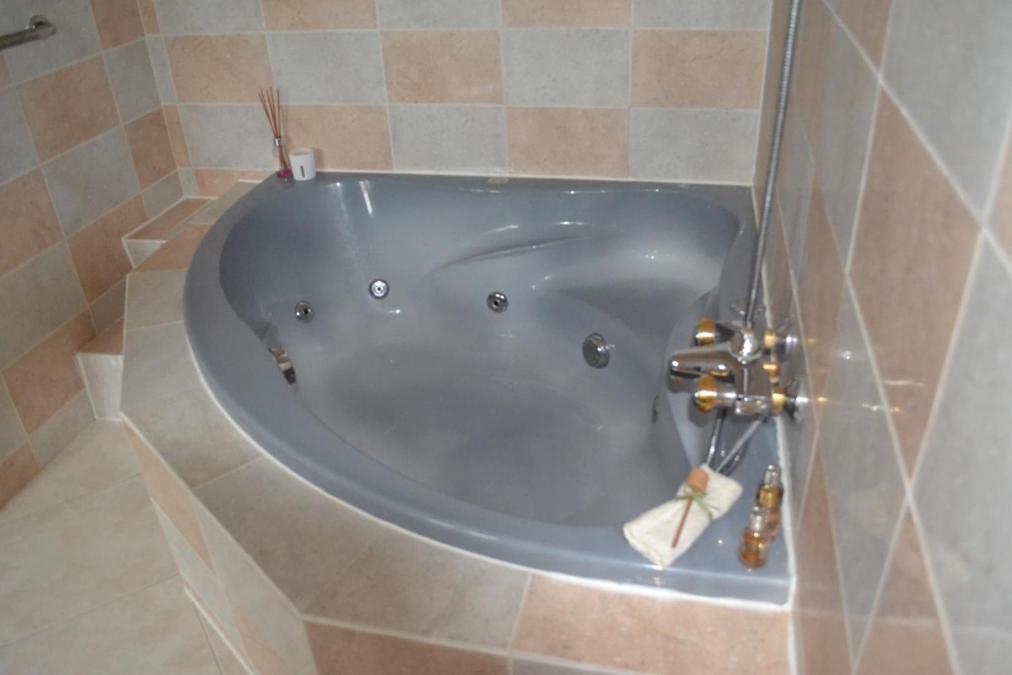 Montbron Les Bruyeres B&B 2 מראה חיצוני תמונה