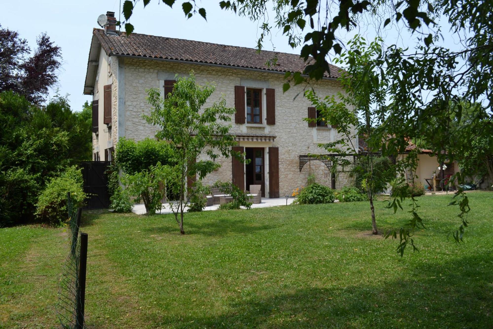 Montbron Les Bruyeres B&B 2 מראה חיצוני תמונה