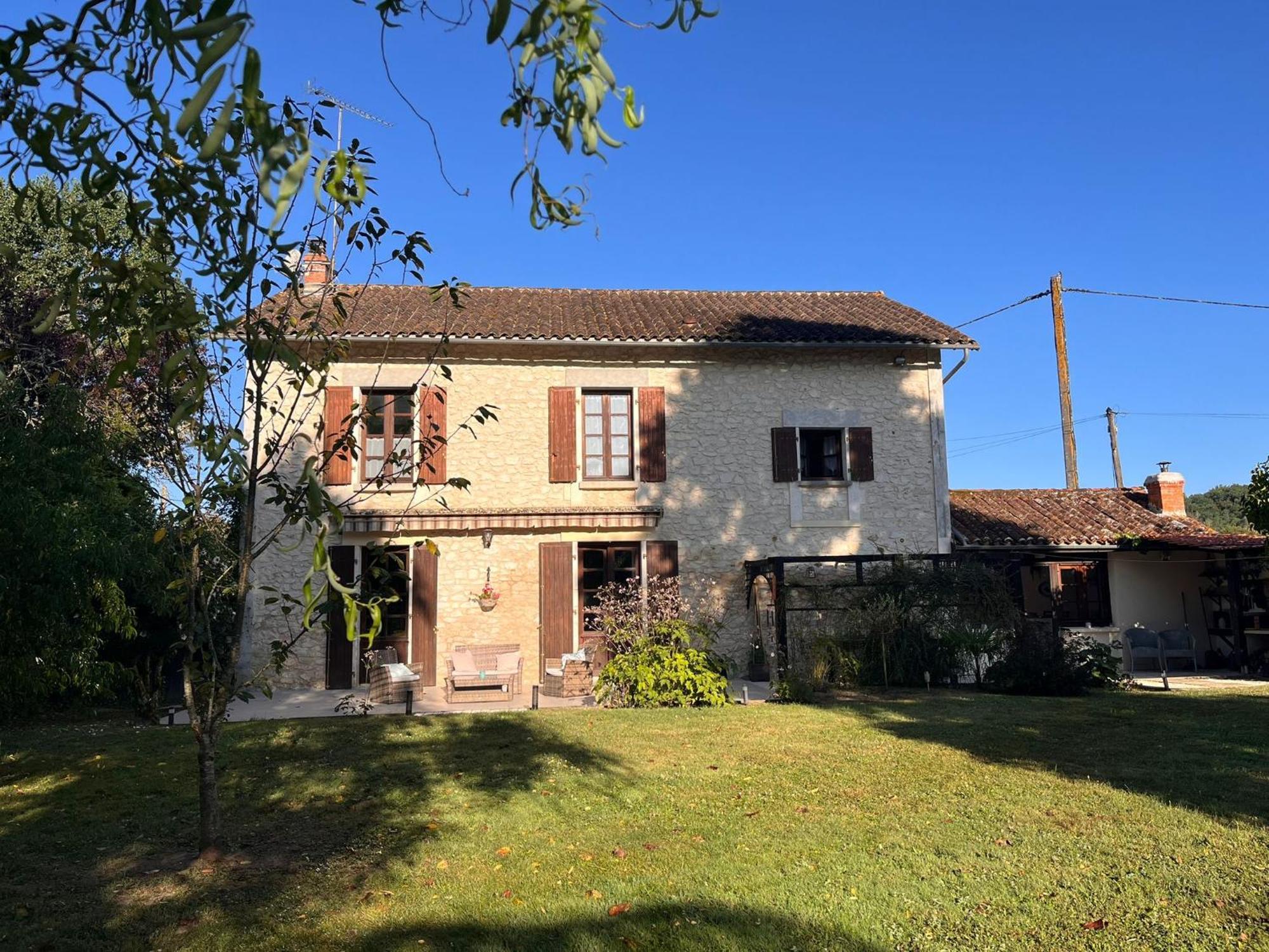 Montbron Les Bruyeres B&B 2 מראה חיצוני תמונה