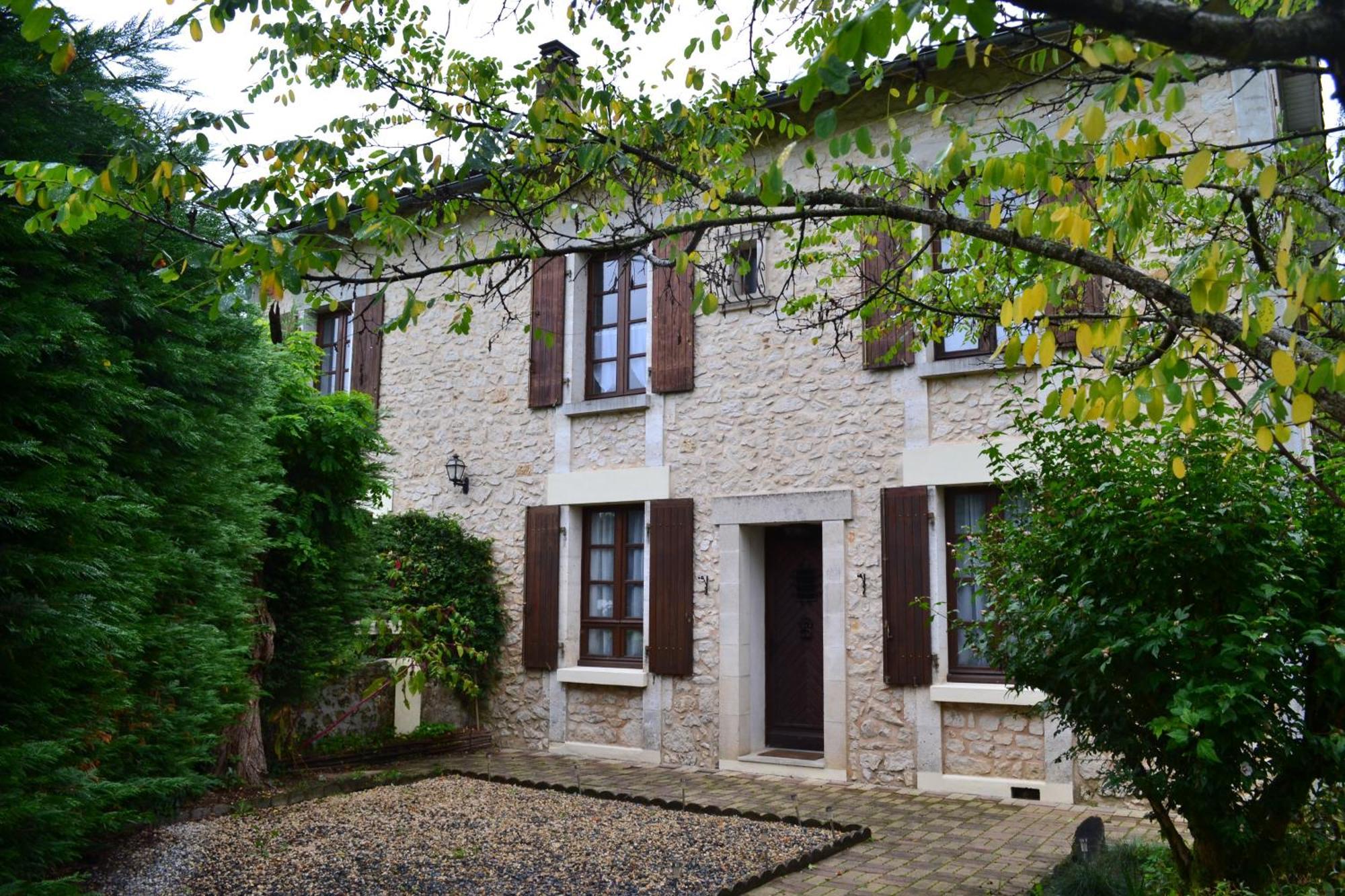 Montbron Les Bruyeres B&B 2 מראה חיצוני תמונה